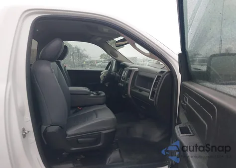 2019 Ram 1500 Classic Tradesman 4X2 6'4 Box z USA, uszkodzony, nr VIN 3C6JR6ATXKG722958